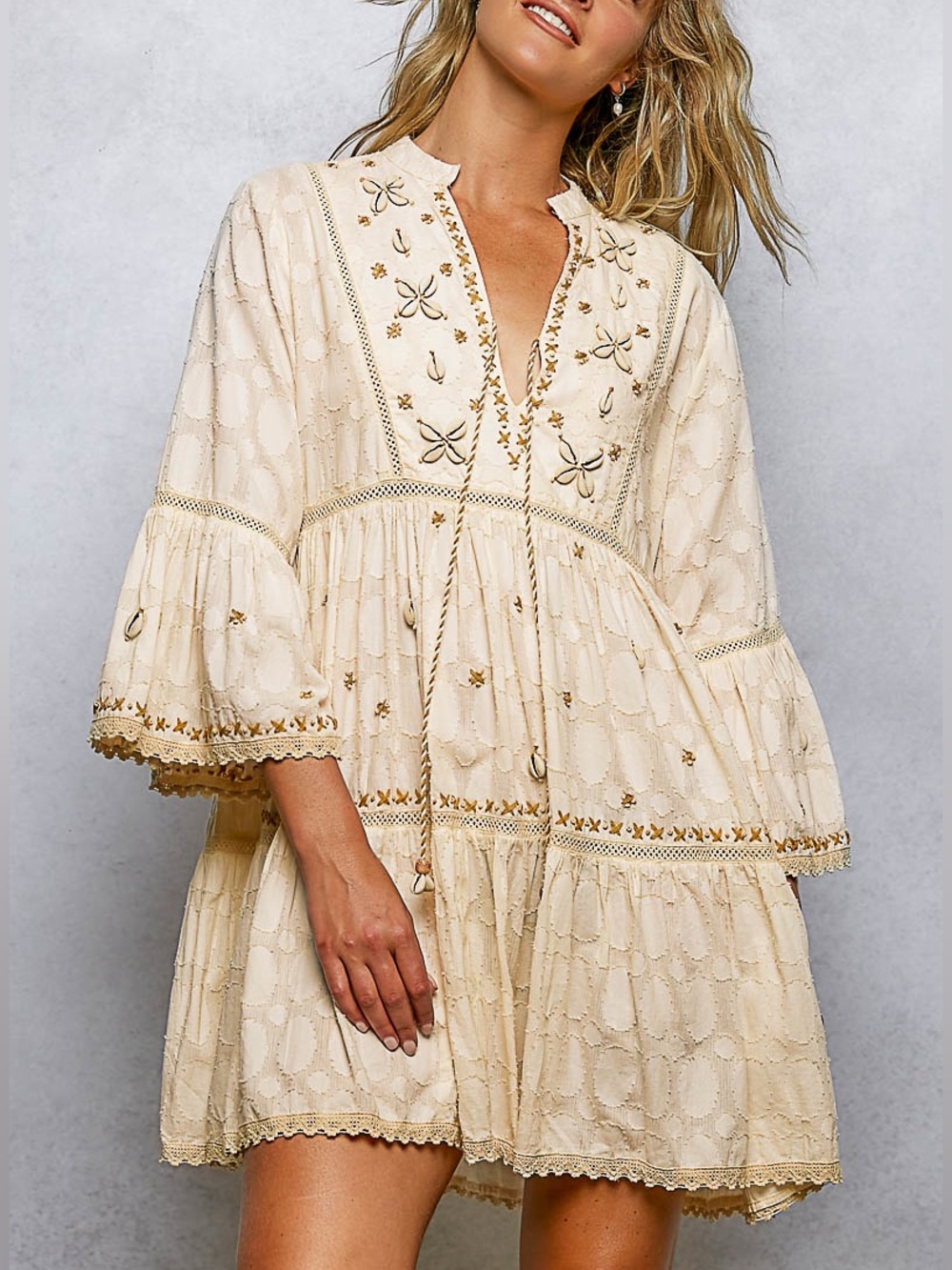 Stitch Bead Detail Trim V-Neck Woven
Roomy Fit Dress|NATURAL